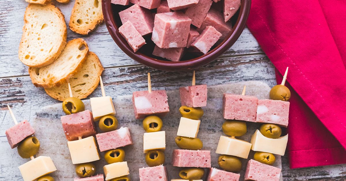Mortadella artigianale pugliese di cosa è fatta? Salumificio Santoro Mortadella artigianale pugliese di cosa è fatta? Salumificio Santoro