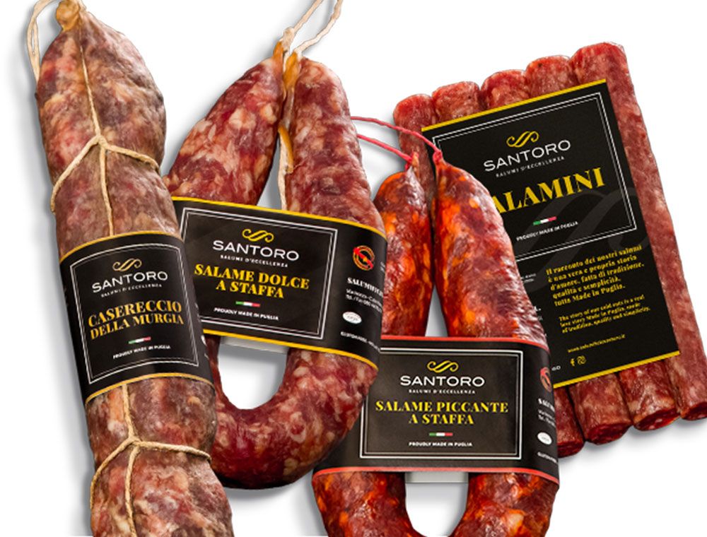 vari salami Santoro etichettati e pronti per la spedizione