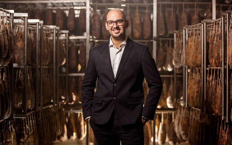 Photo portrait of Silvio Caramia in the production center of the salumificio